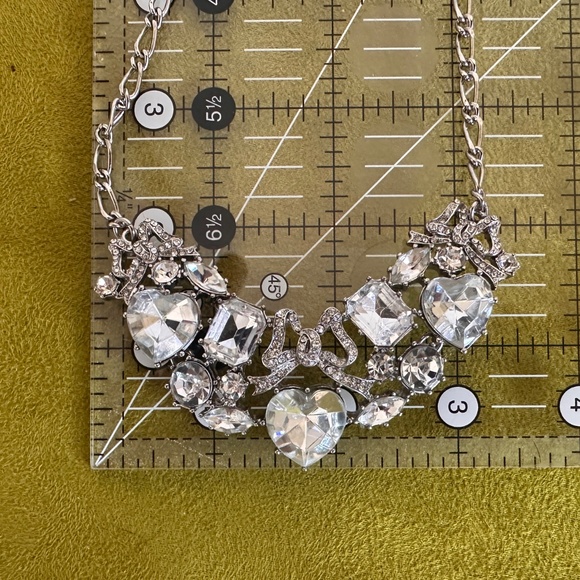 Betsey Johnson Hearts Rhinestone Bib Necklace Signed Hollywood Romance Glamour - Picture 5 of 11